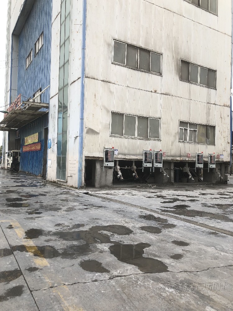 大街上裝混凝土的大卡車，為什么要邊走邊轉(zhuǎn)？看完長見識了